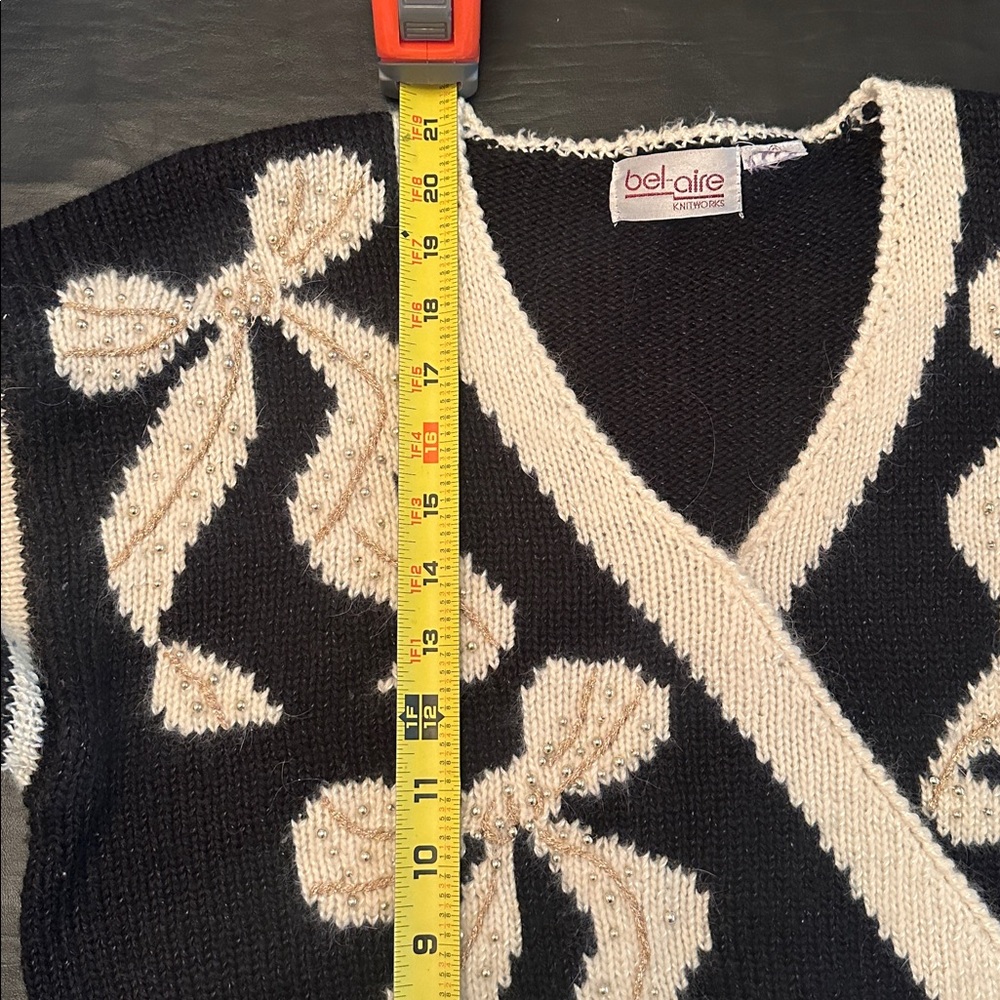 Vintage Knitworks Black and Cream V-Neck Sweater - Picture 11 of 16
